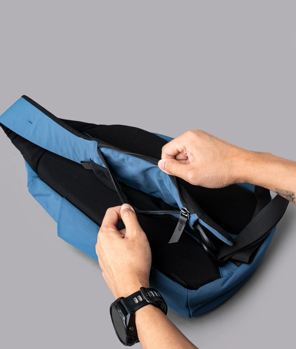 Metro Crossbody – Right Shoulder - Image 35