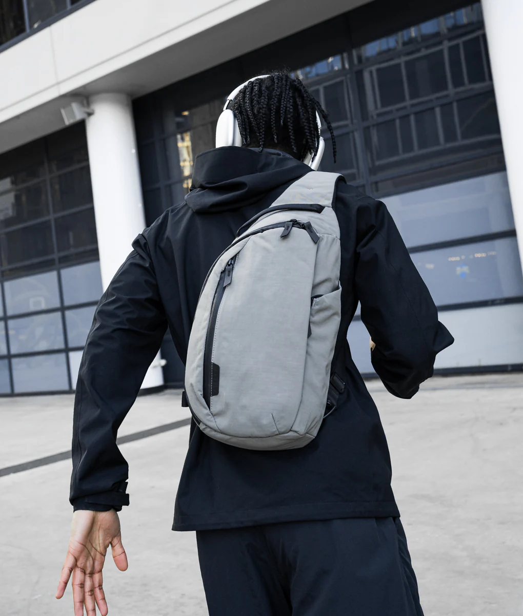 Metro Crossbody – Right Shoulder - Image 64