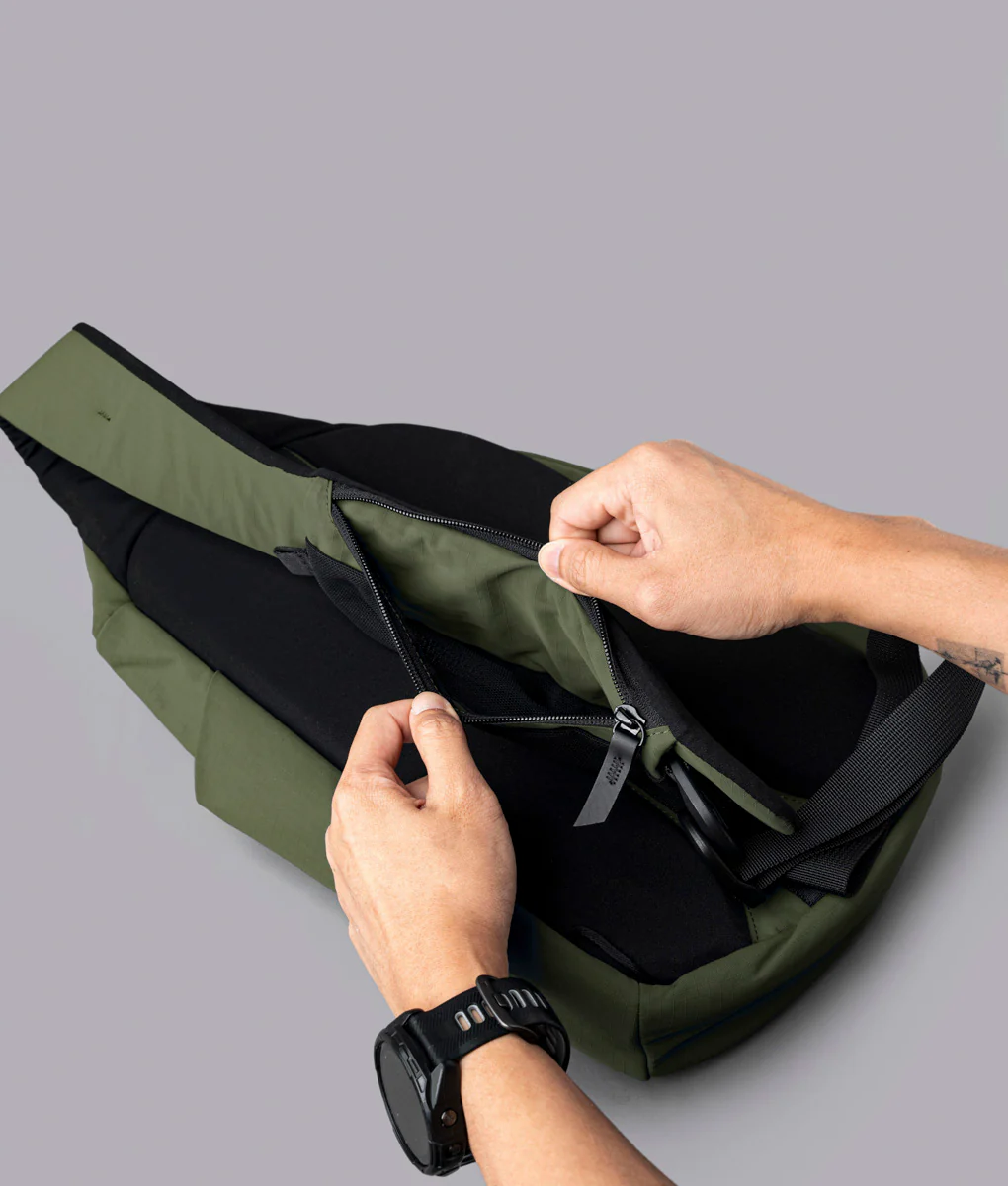 Metro Crossbody – Right Shoulder - Image 79